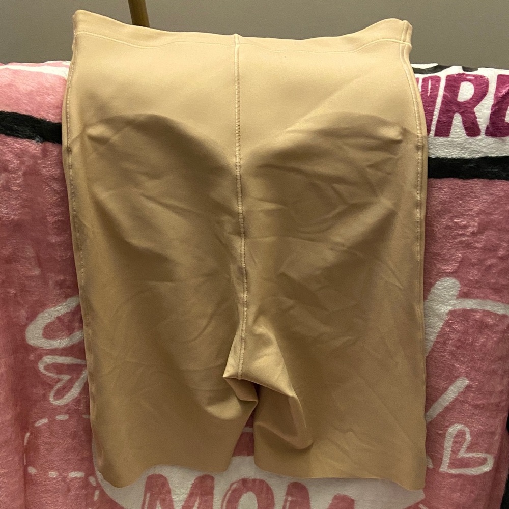 SKIMS Women's Zoned Mid Rise Short